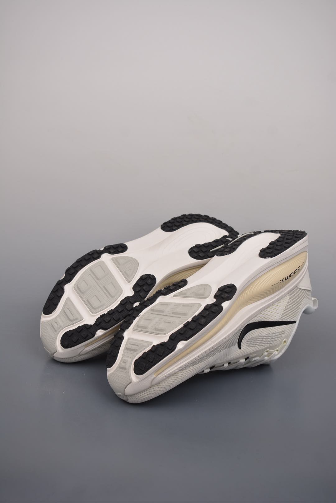 Nike Vomero 18 ZoomX Beige Black HM6804-101