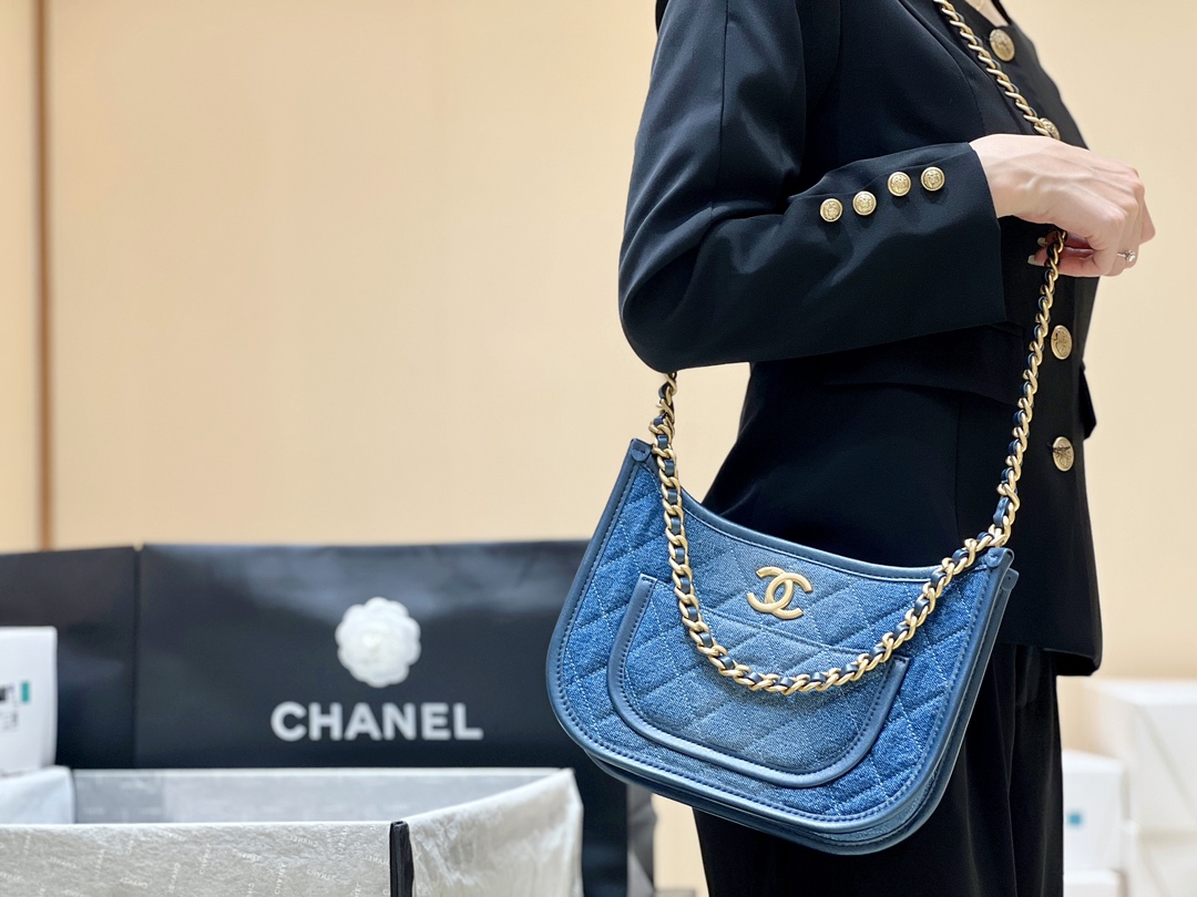 Chanel 24S denim hobo AS4532 00128