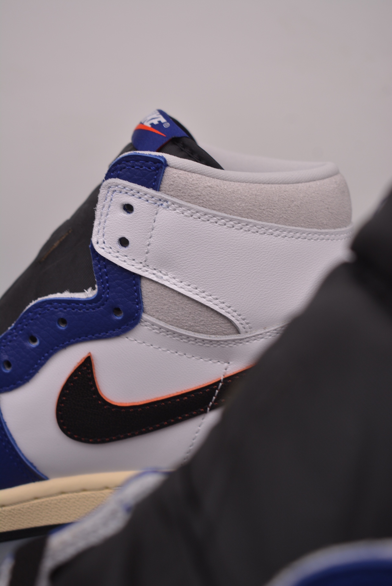 Air Jordan 1 Retro High OG Rare AirDeep Royal Blue DZ5485-100