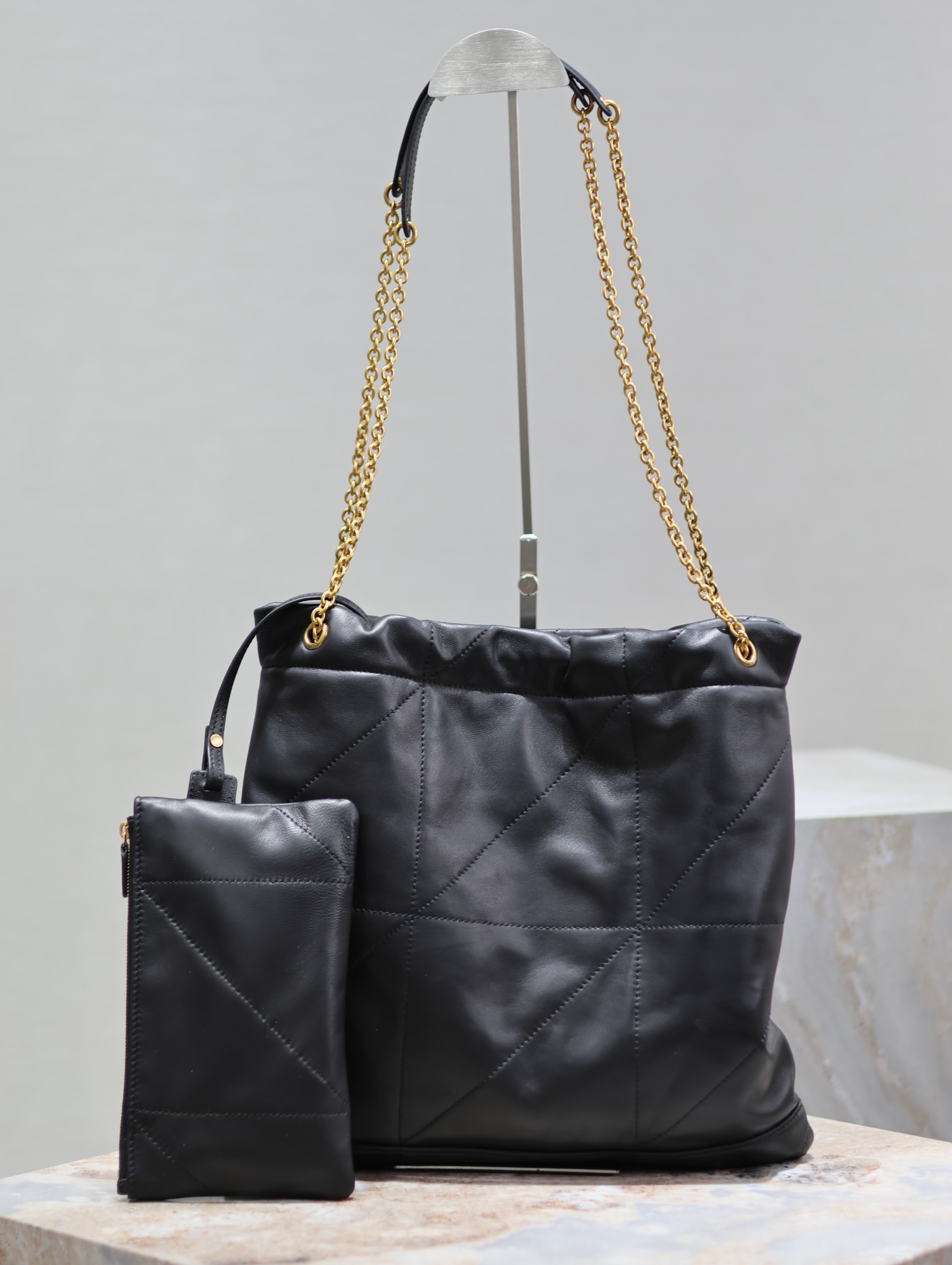 Yves Saint Laurent POCHON Handbag 781666