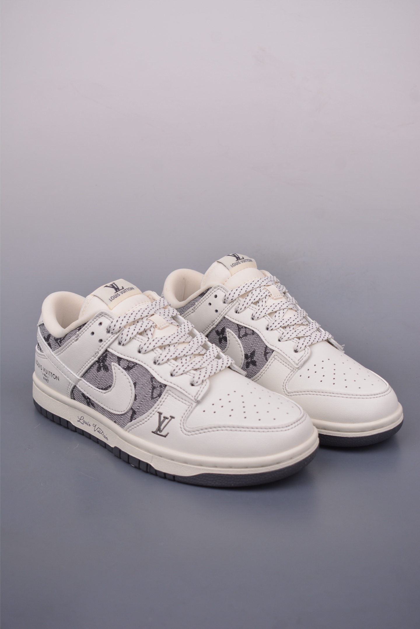 Louis Vuitton x Nike SB Dunk Low sneakers White and Gray LV Print CH8311-112