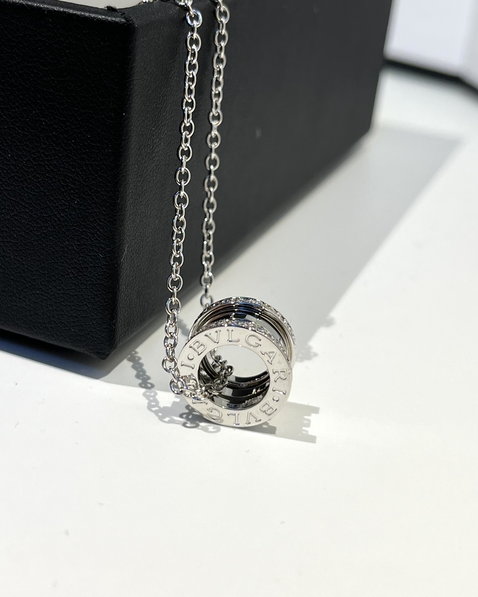 Bulgari B.ZERO1 series diamond spring necklace
