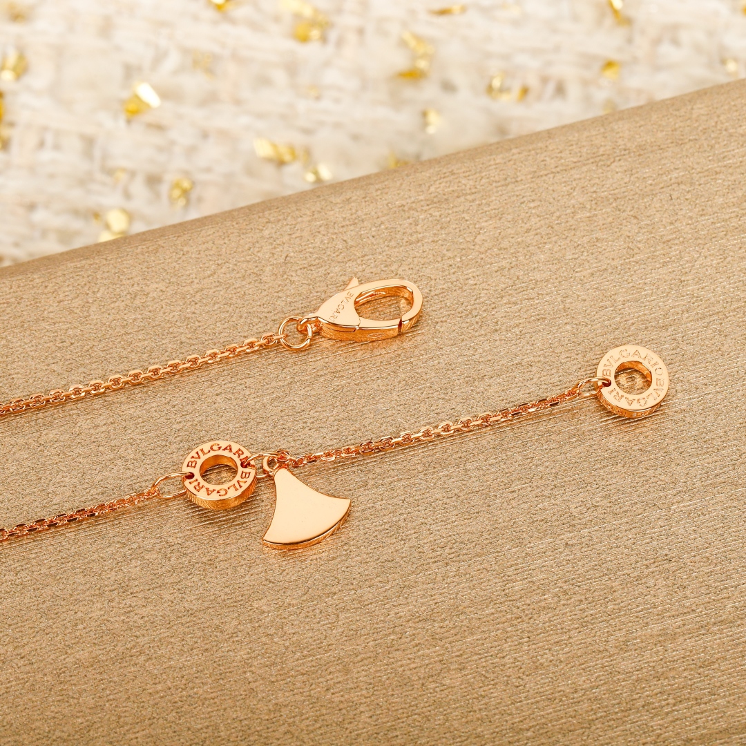 Bulgari fan-shaped agate diamond necklace