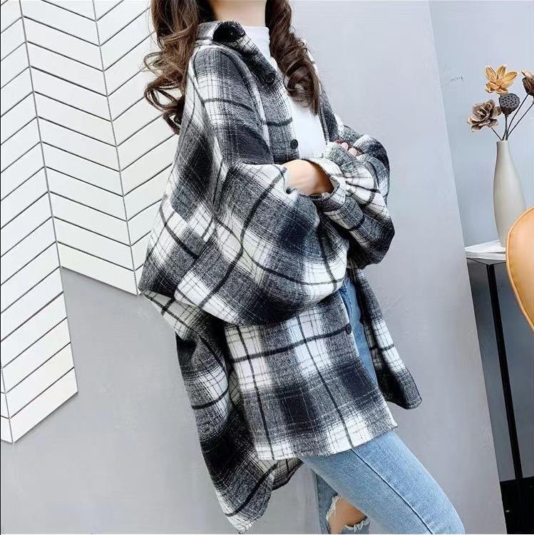 Black and white stripe a large version of a waxed plaid shirt Hong Kong style Coat