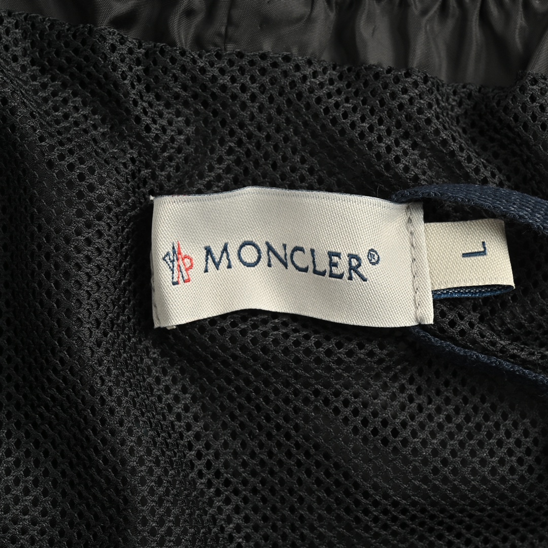 Moncler 24ss Cropped Classic Logo Beach Shorts