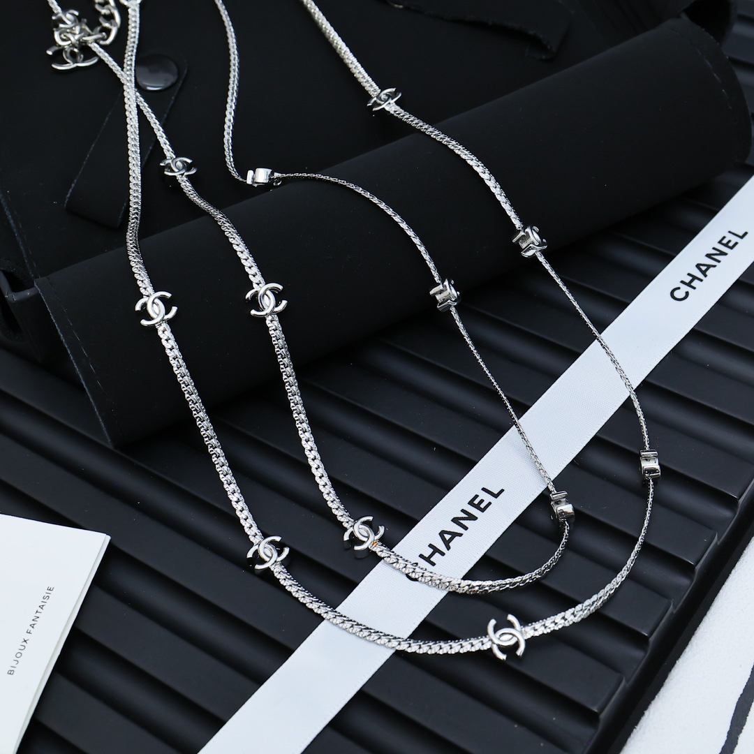 Chanel 24B snake bone chain 15 flower necklace