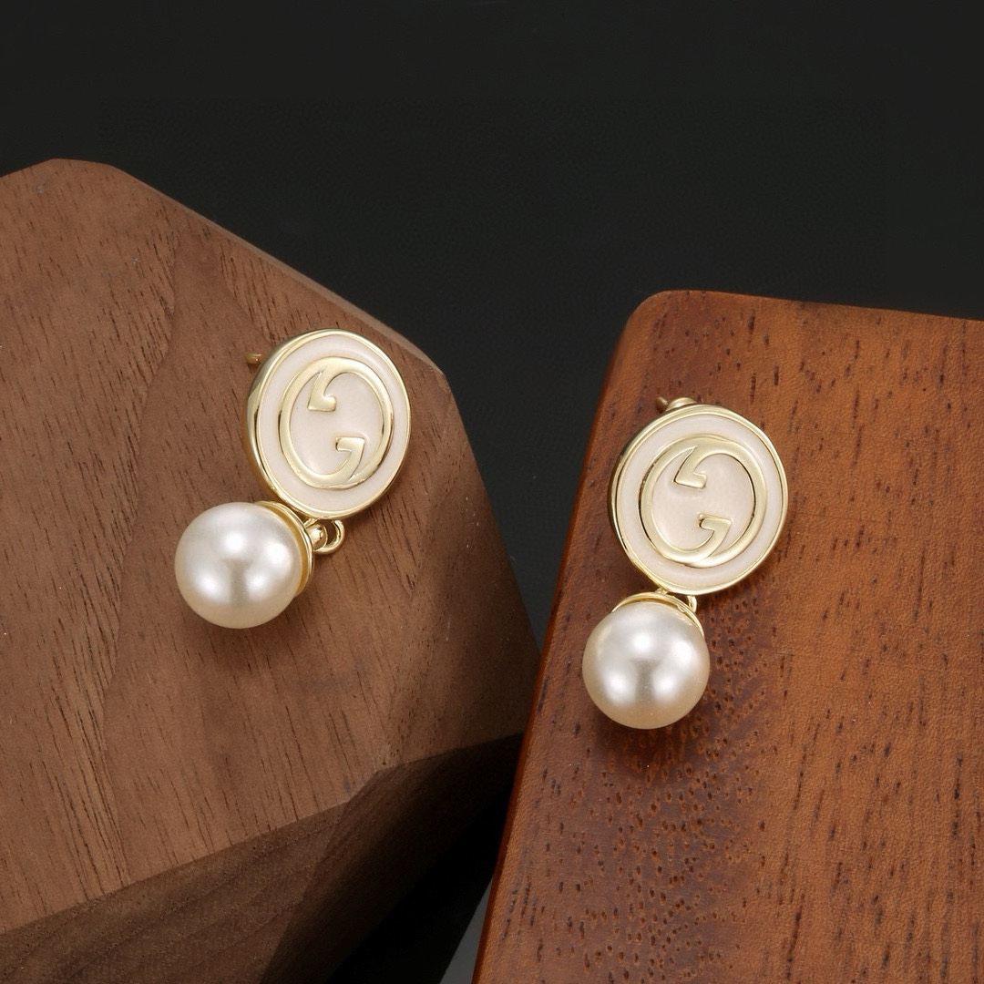 GUCCi Pearl Earrings
