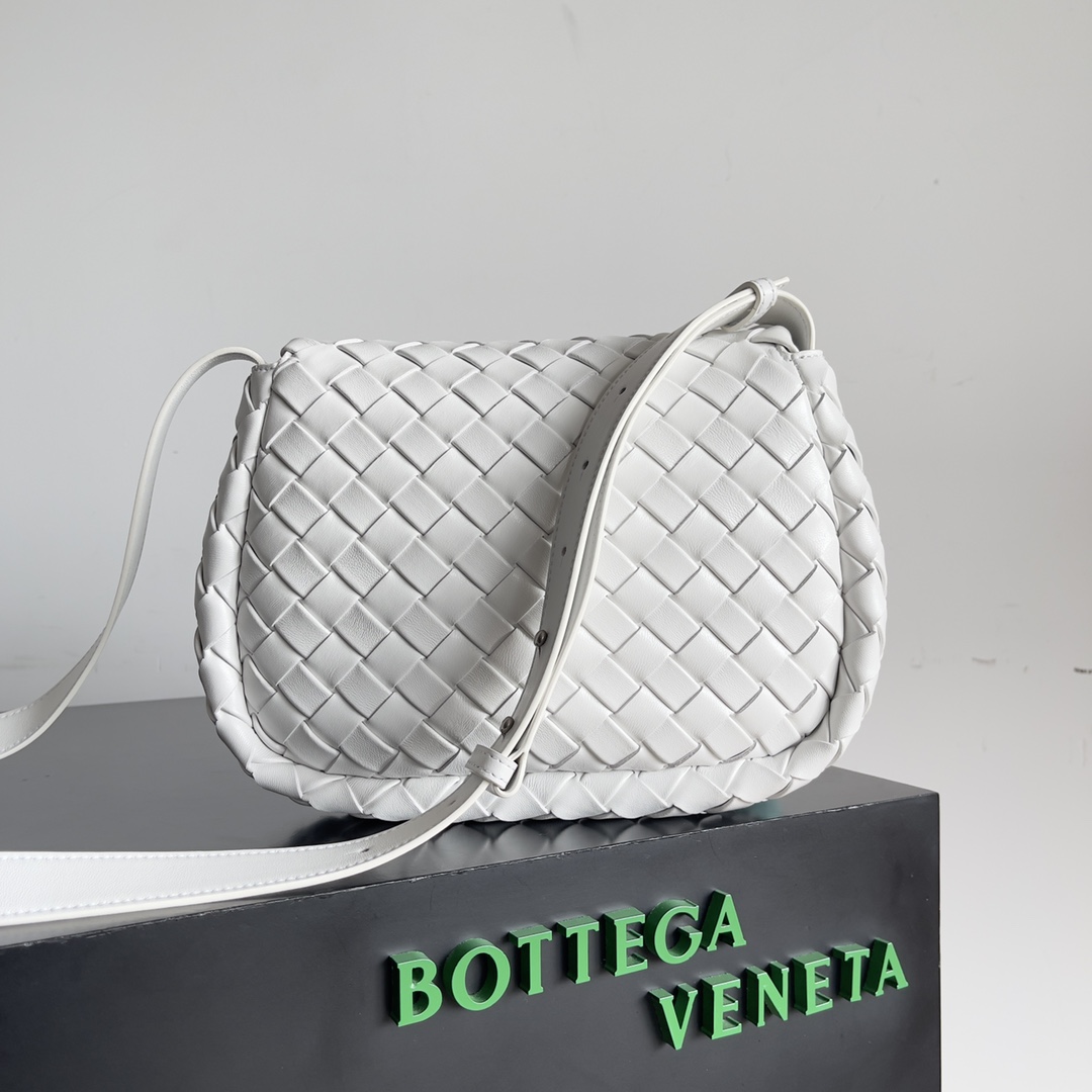 Bottega Veneta Cobble Bag 755659