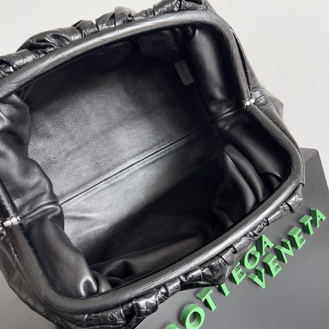 Bottega Veneta POUCH crocodile pleated cloud bag 576227