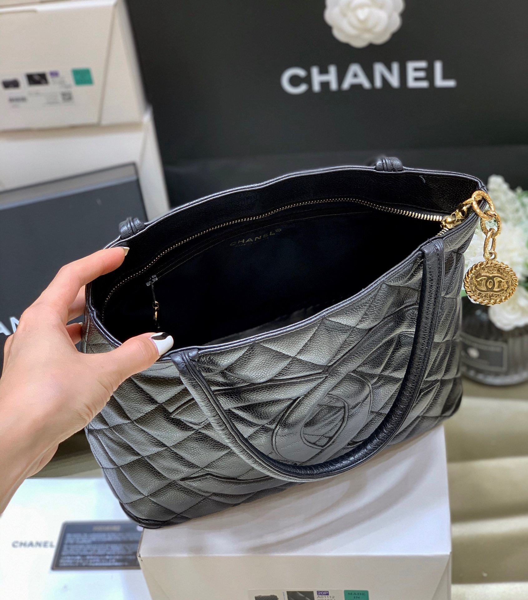 Chanel Vintagep Hilton Bag 91030