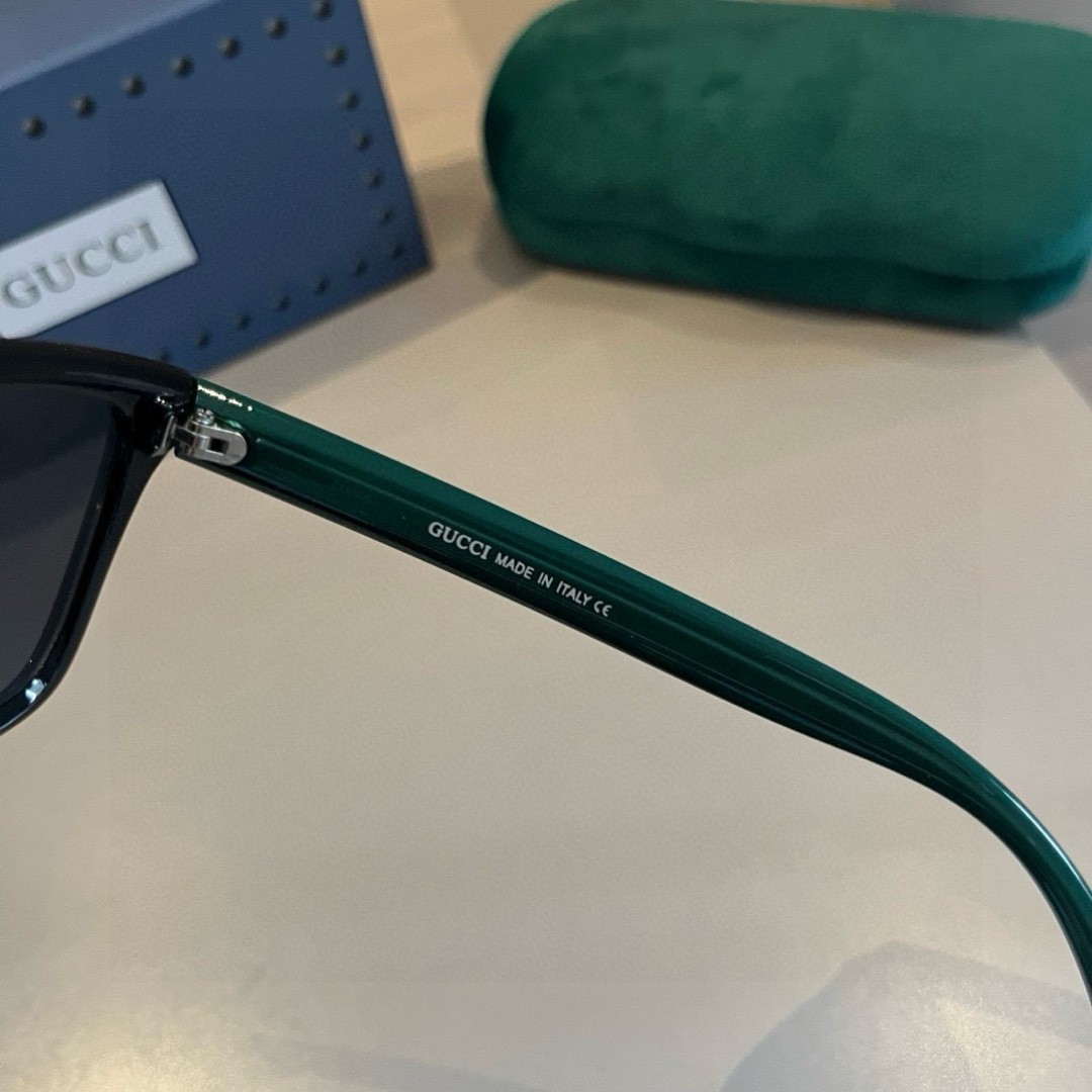 Gucci Round Frame Sunglasses