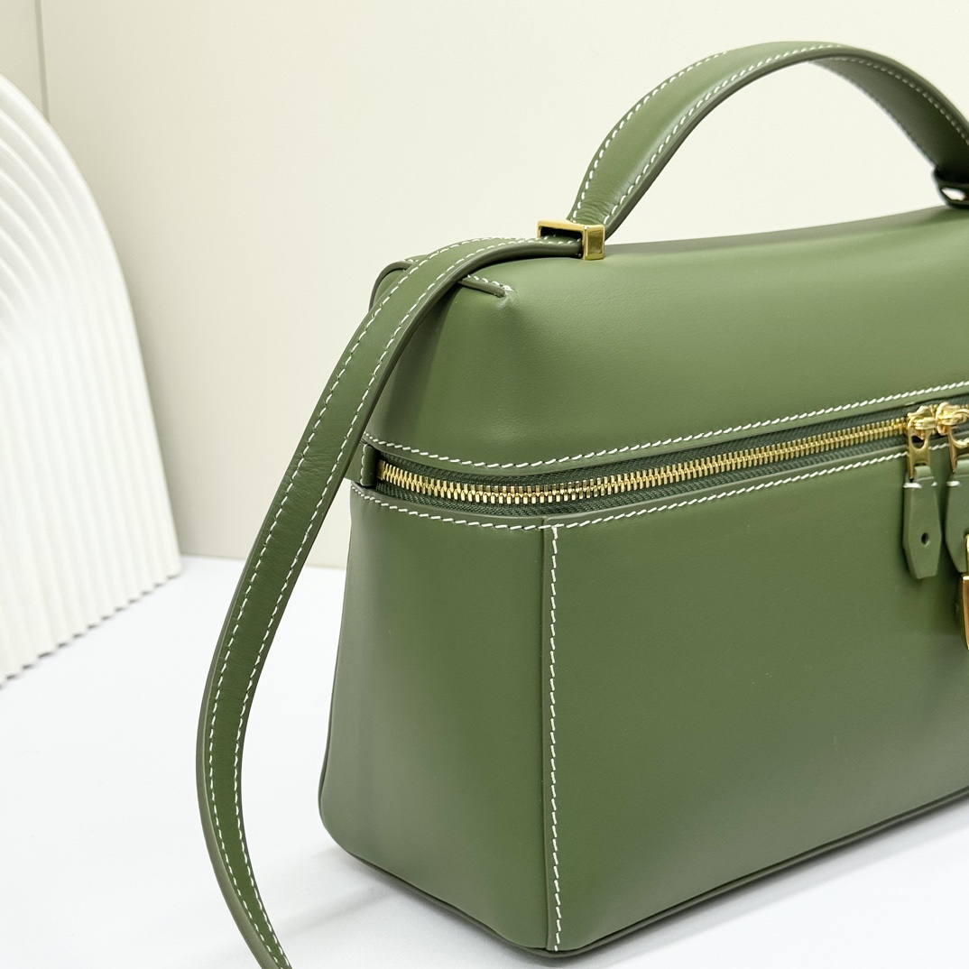 Loro Piana Extra Bag L27 Crossbody Bag FAO4759