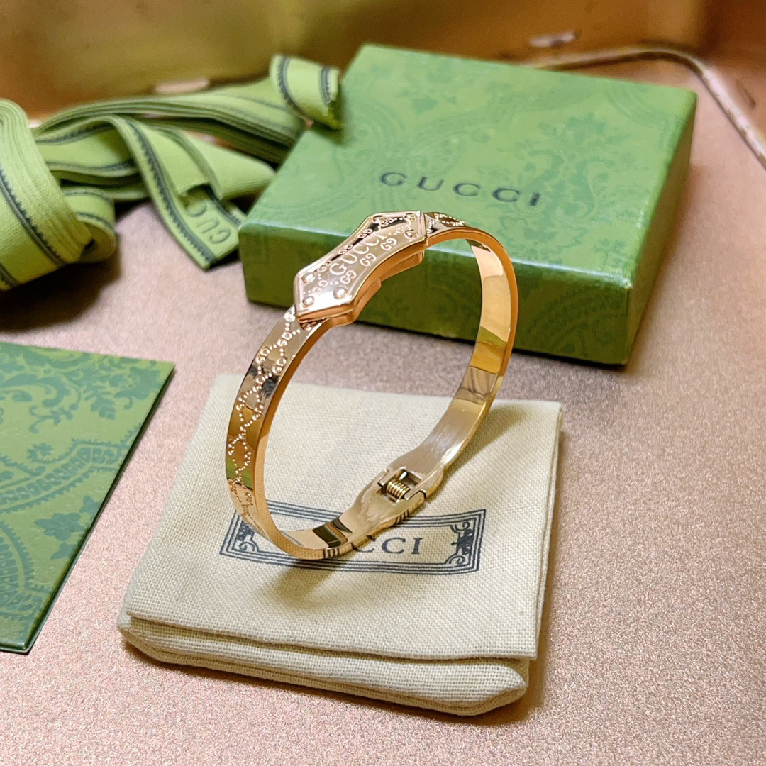 Gucci GG rose gold bracelet