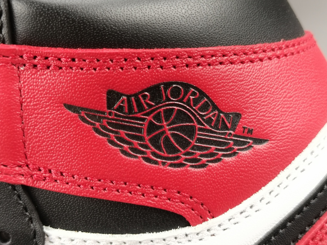 Air Jordan 1 Retro High OGBlack Toe555088-125
