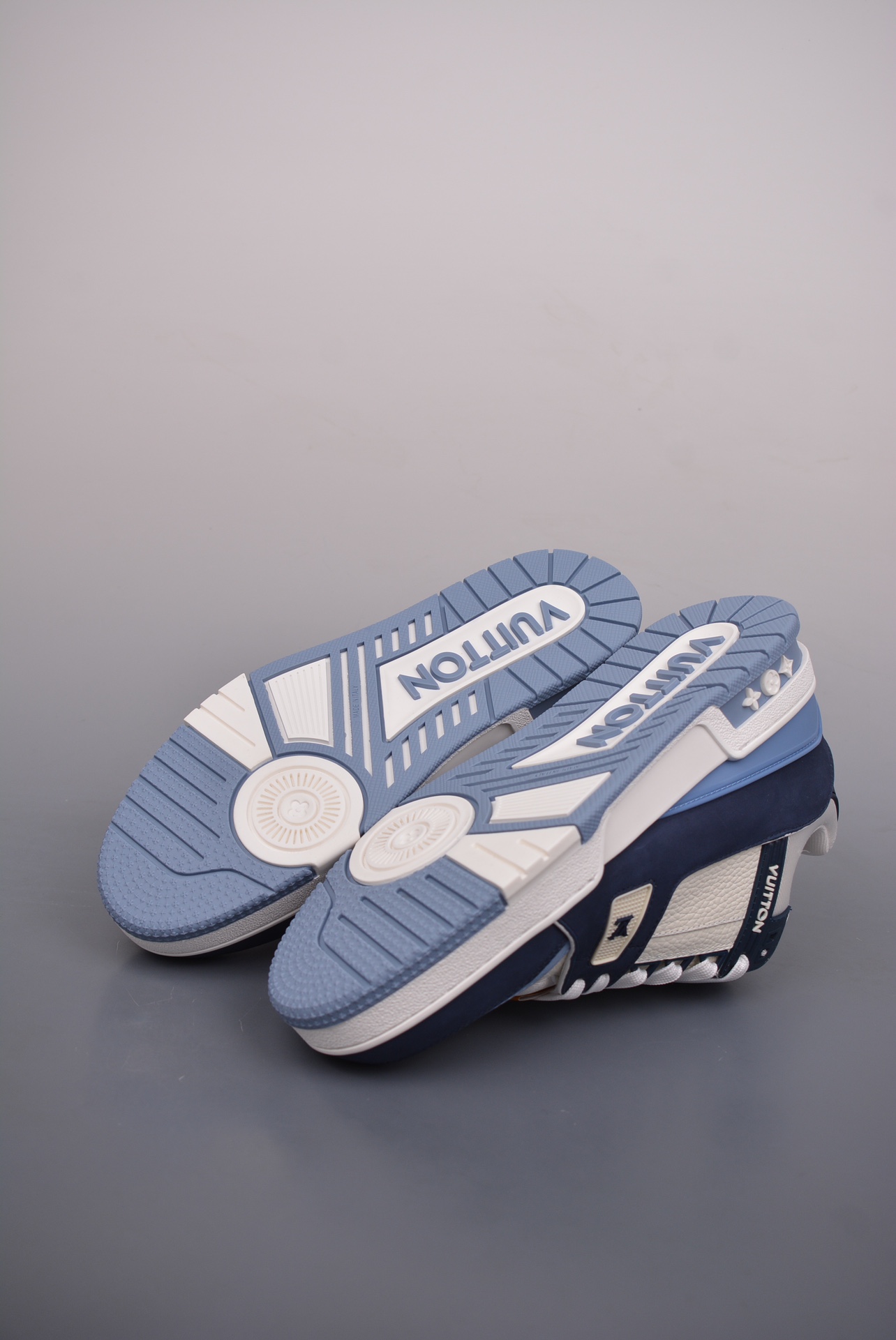 Louis Vuitton Trainer Sneaker Low Obsidian Blue and White 1ABLUP