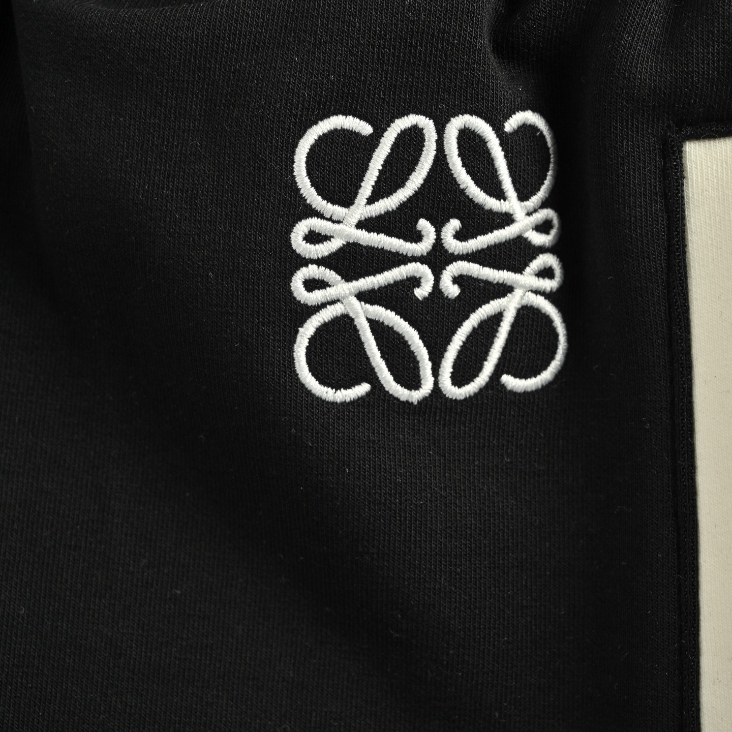 Loewe 25ss small logo colorblock ribbon embroidered shorts