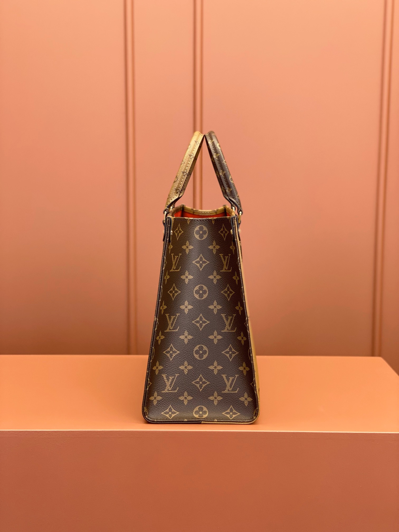 Louis Vuitton ONTHEGO Medium Handbag M45039