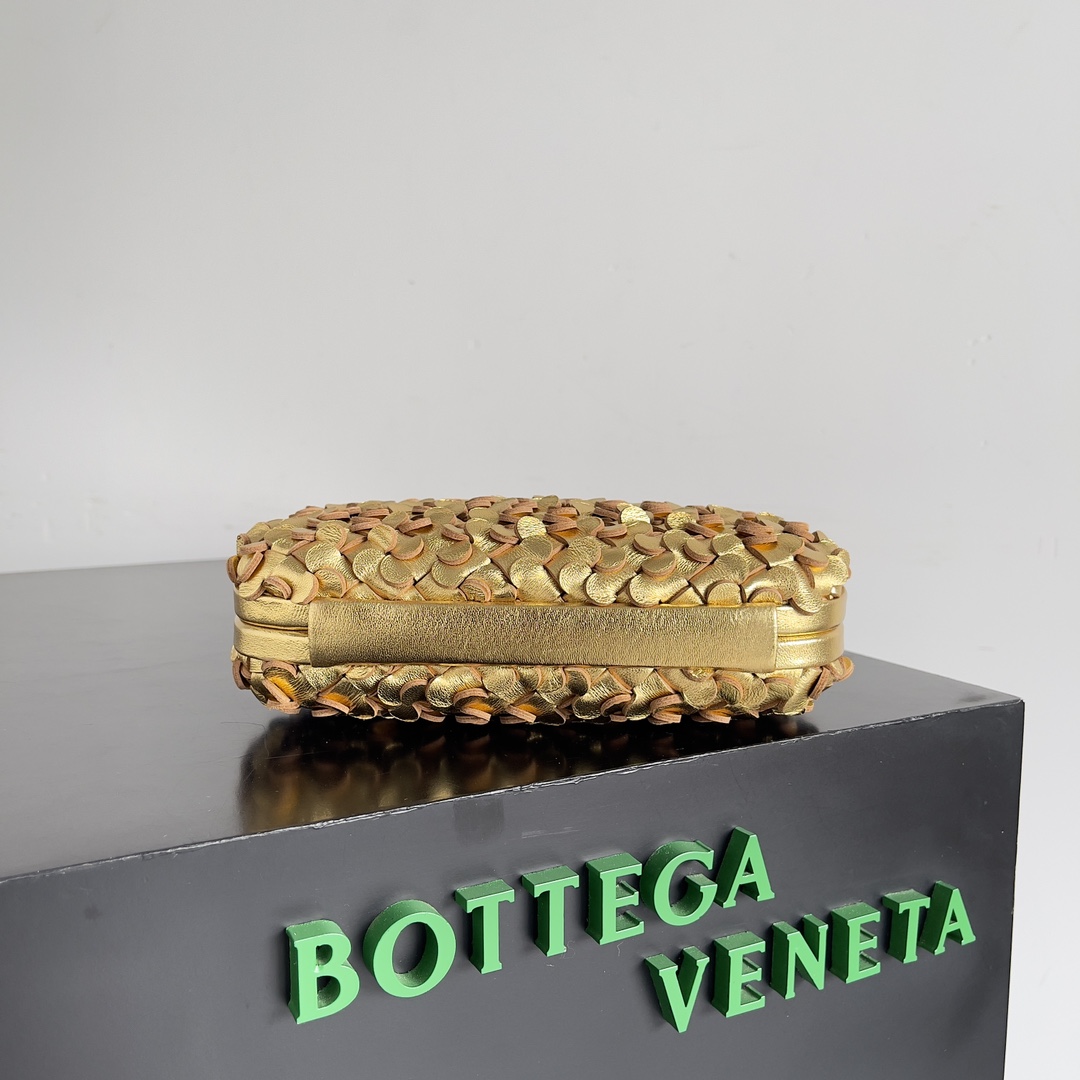 Bottega Veneta 24 Spring Fashion Petal Braided Evening Bag 717622