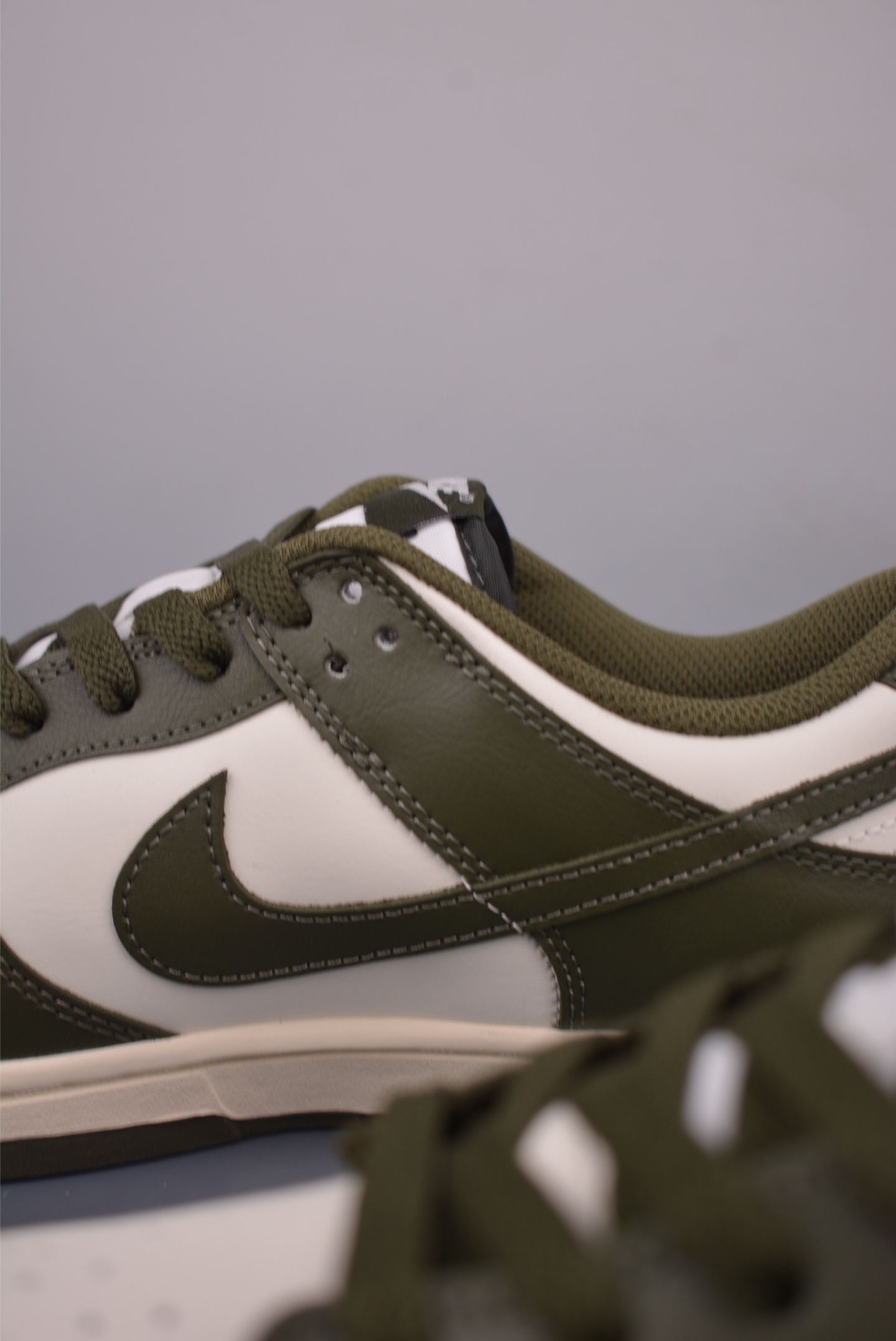 Nike Dunk Low “Cargo Khaki” HF5441-102