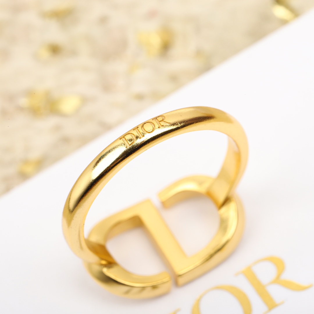 Dior diamond letter ring