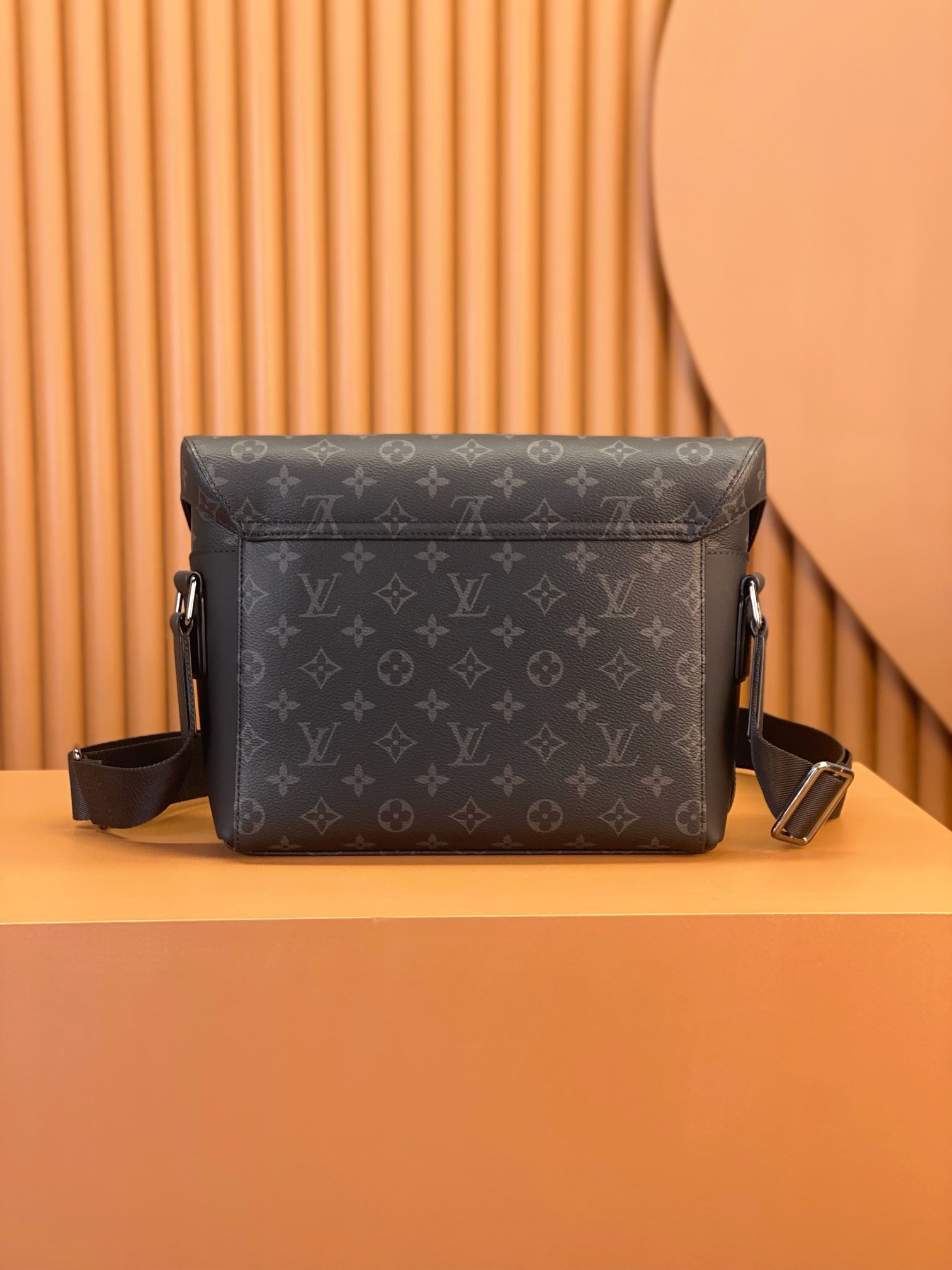 Louis Vuitton VOYAGER Small Messenger Bag M40511