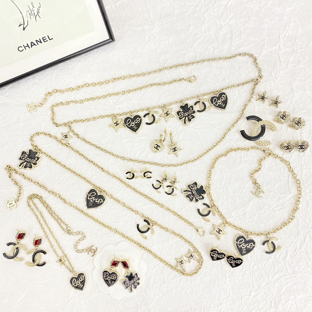 CHAN 24 Enamel Four-Leaf Clover Heart Multi-Element Long Necklace