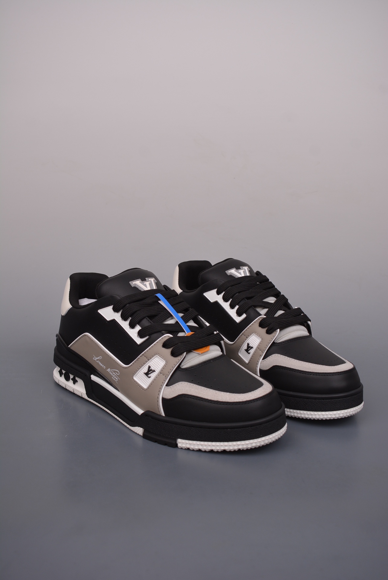 Louis Vuitton Trainer Sneaker Low Black, Grey and White 1AA6WA