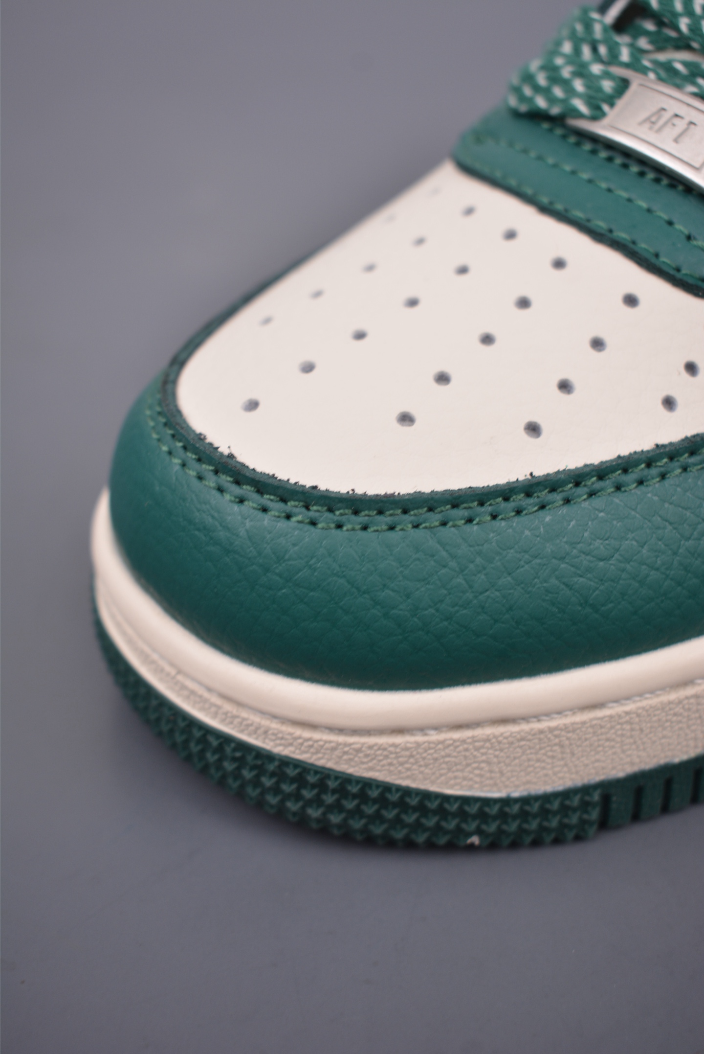 Nike Air Force 1’07 Low Dark Green and White Daisy QY6818-617