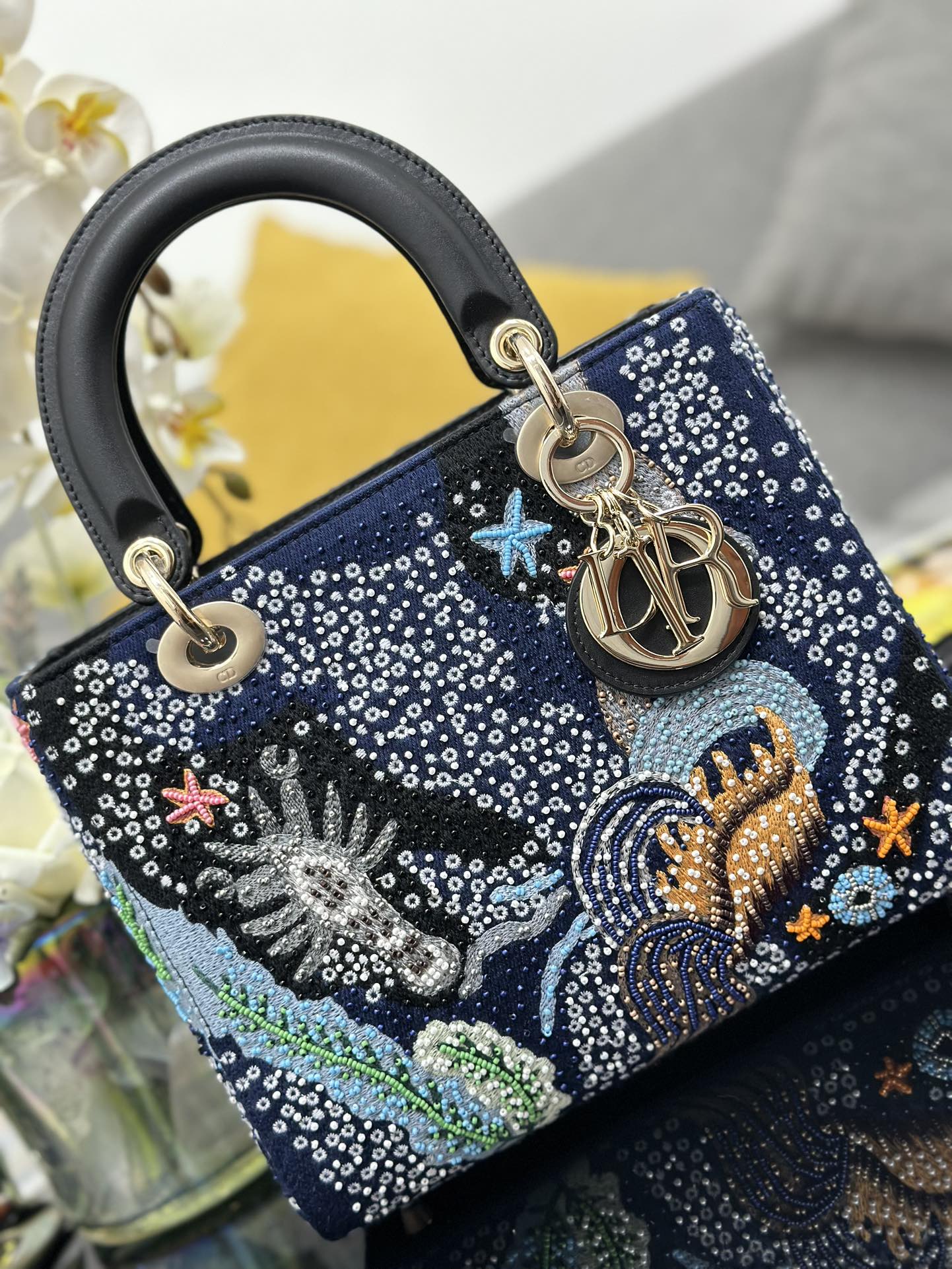 Dior Lady Dior five-grid embroidered seabed beads Lady Dior bag M0565