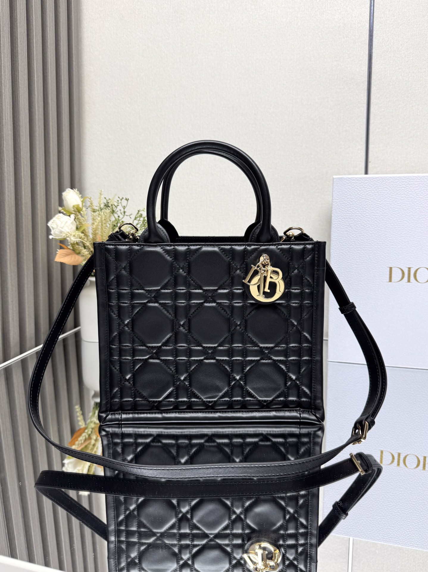 Dior BOOK TOTE handbag M1325