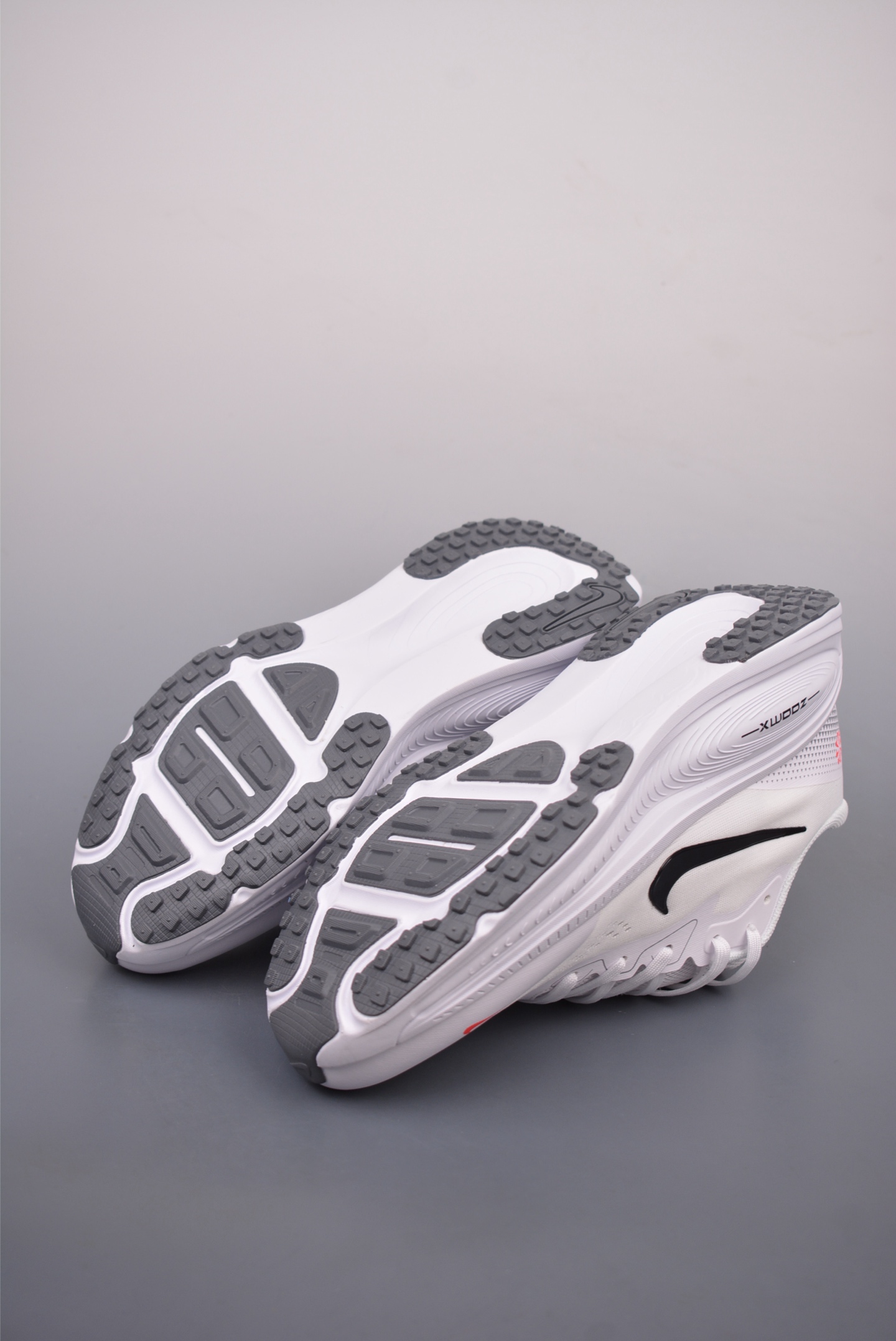Nike Air Zoom Vomero 18X White and Black Hook HM2519-372