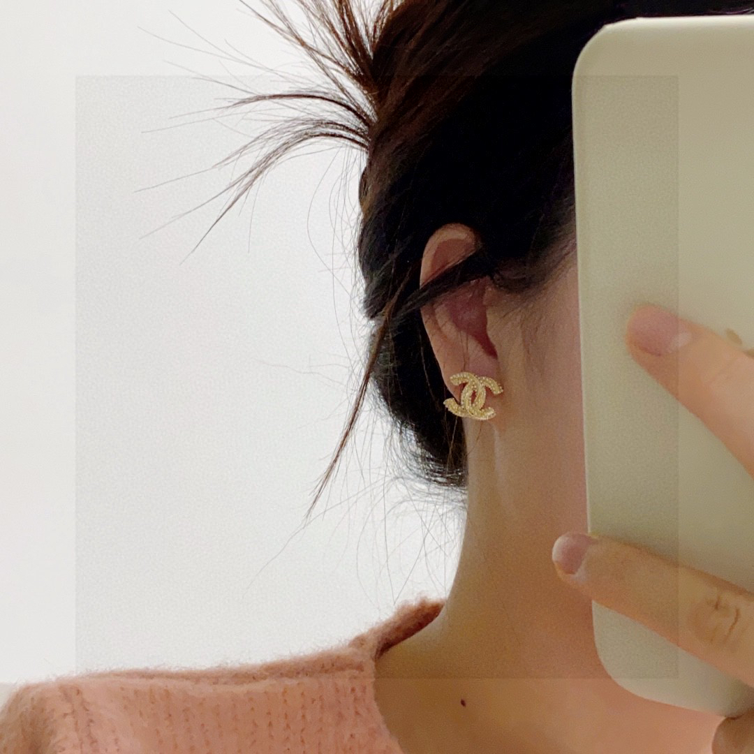 CHANEL Gold-tone Small Pearl Earrings