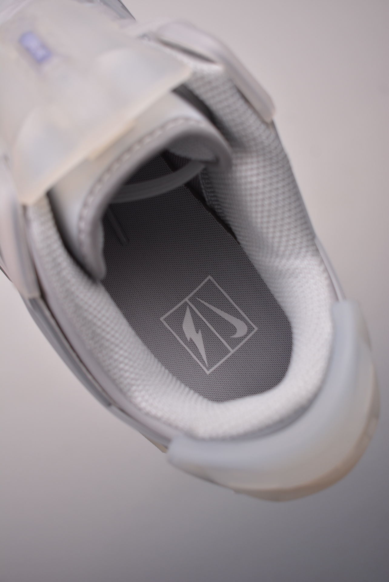 RTFKT Studios x Nike Dunk Genesis LowEdition of 8461 Cool Gray HF0438-001