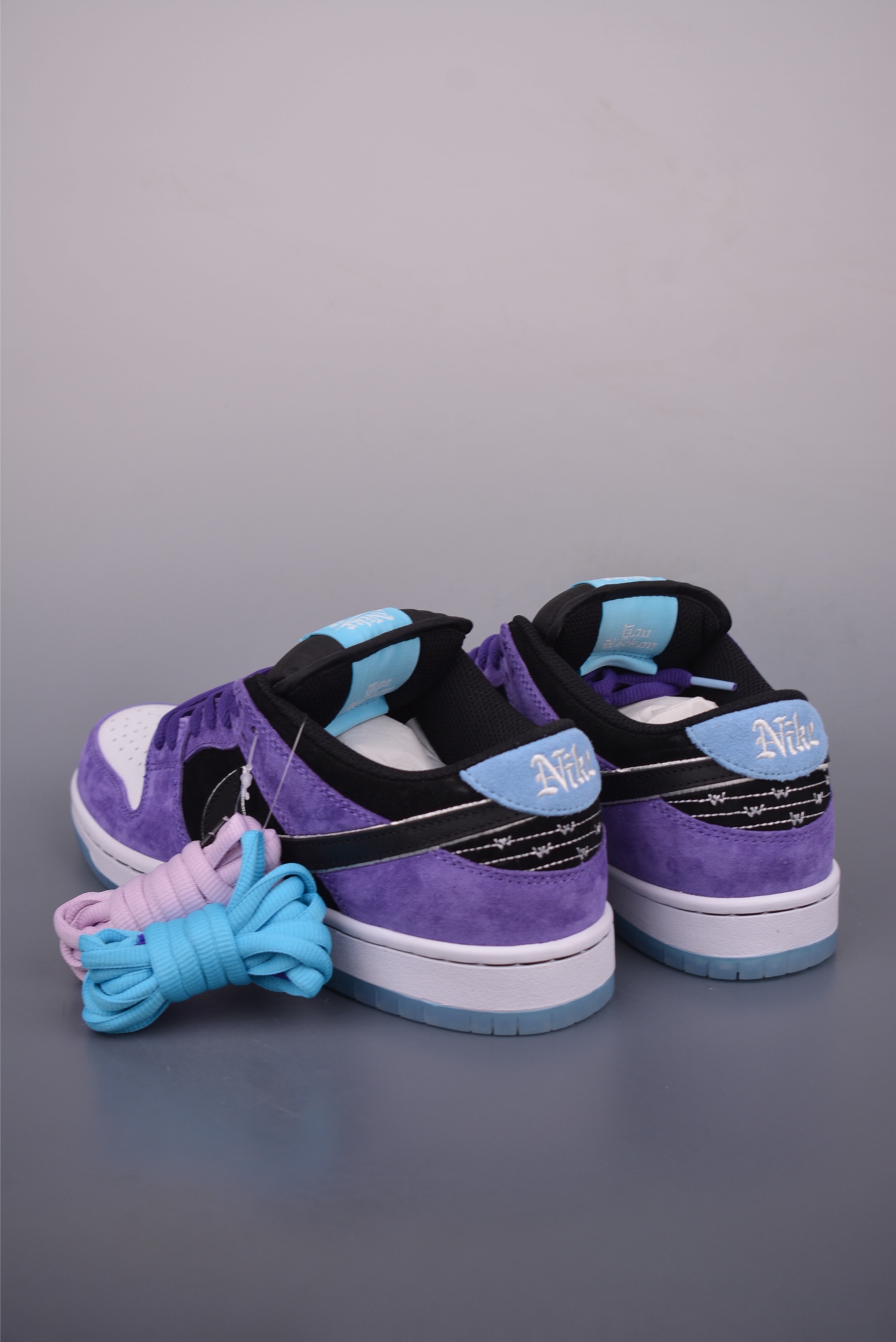 Hayley Wilson x Nike SB Dunk Low 