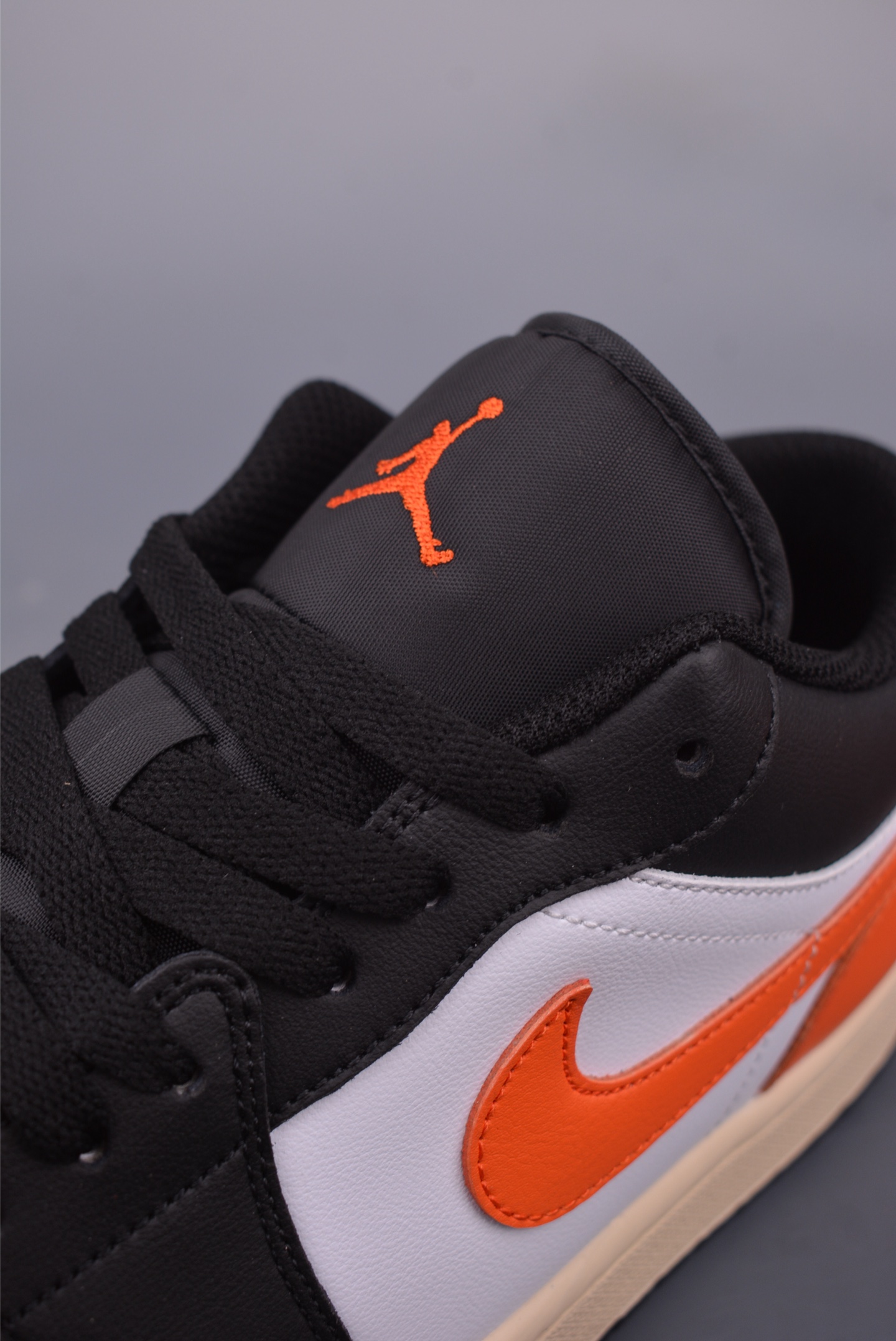 Nike Air Jordan 1 Low AJ1 basketball shoes 553558-081