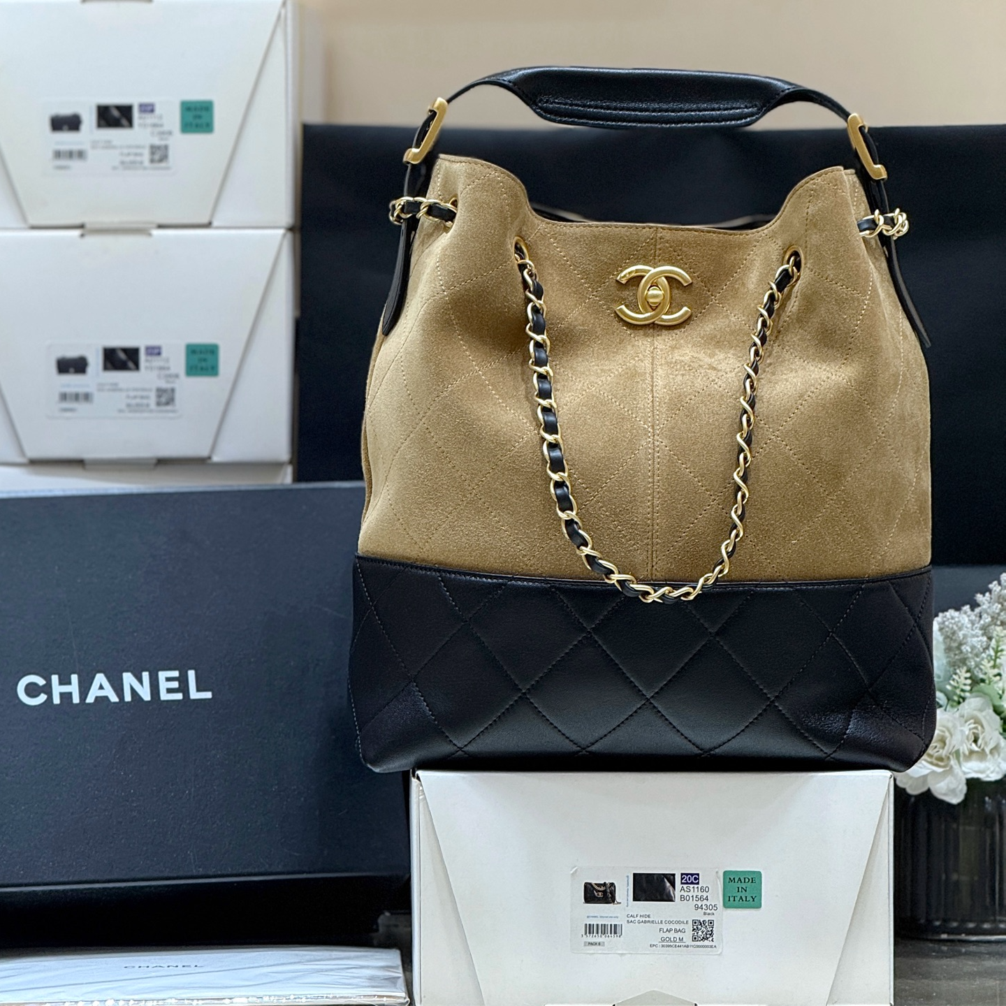 Chanel 25A High-end Handicraft Workshop Suede Colorblock Vertical Hobo AS5636 00158