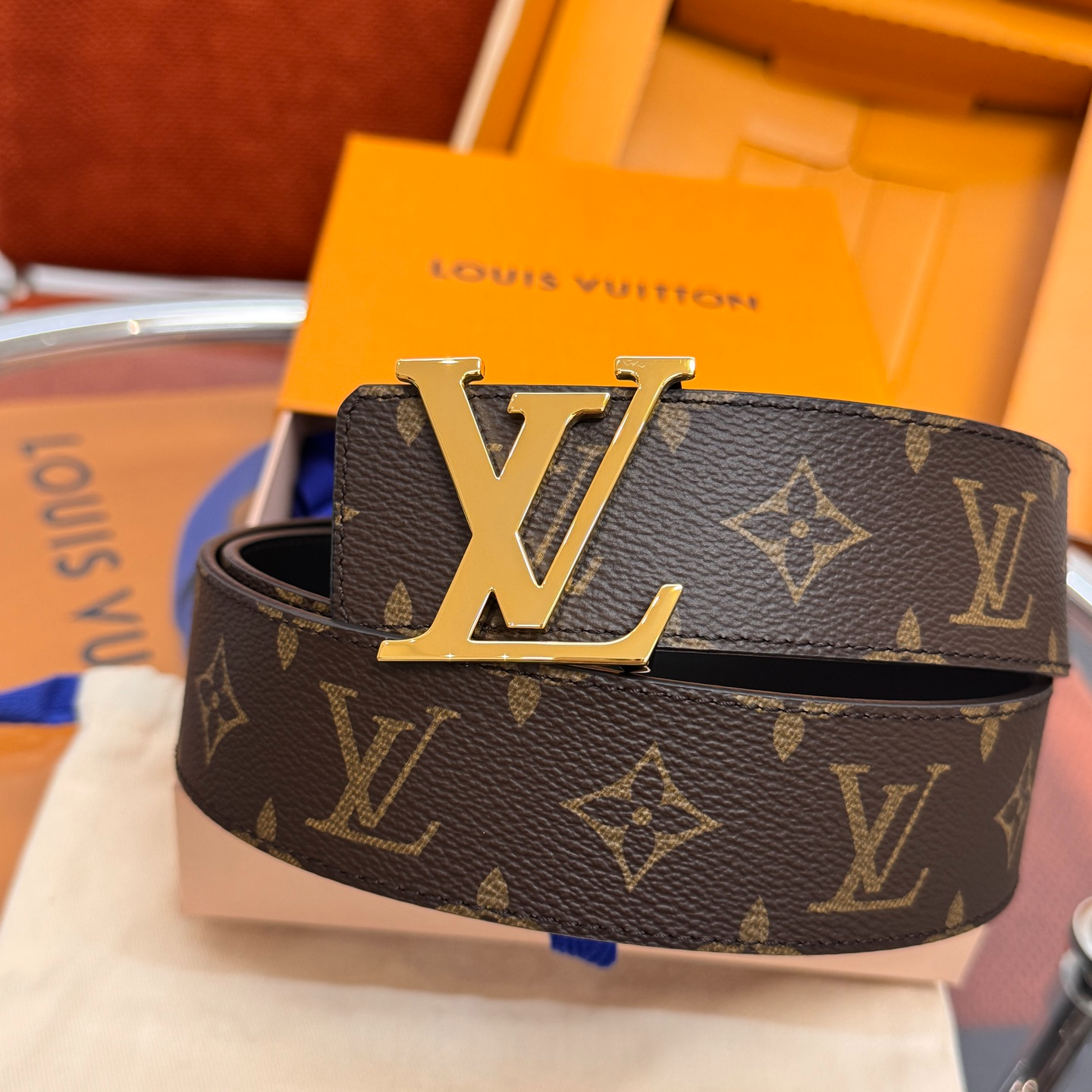 Louis Vuitton double-sided men's belt with monogram, 4cm width