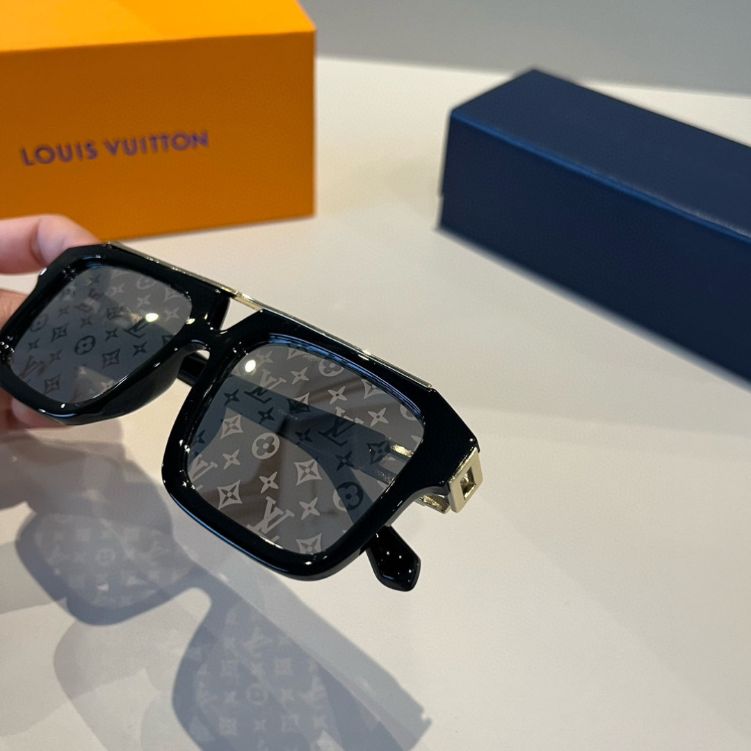 Louis Vuitton square-frame sunglasses