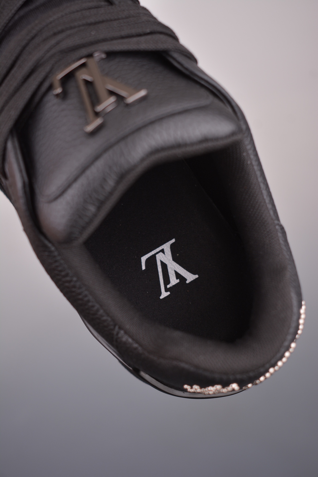 2021 Louis Vuitton Trainer Limited Edition Rivet Black