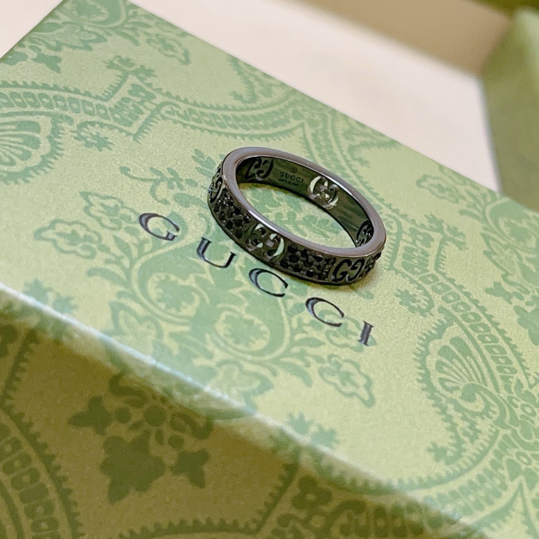 GUCCI black hollow ring