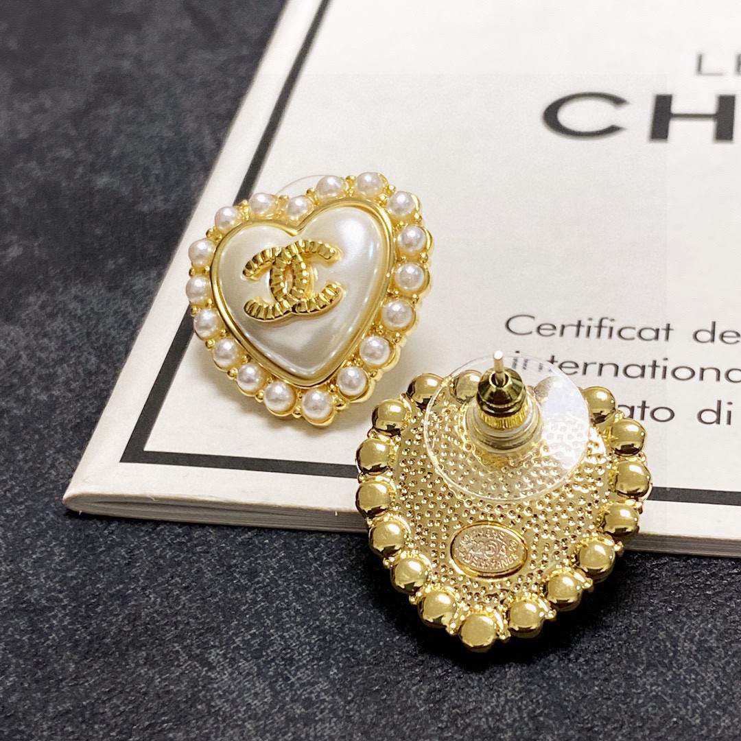 Chanel pearl inlaid heart earrings