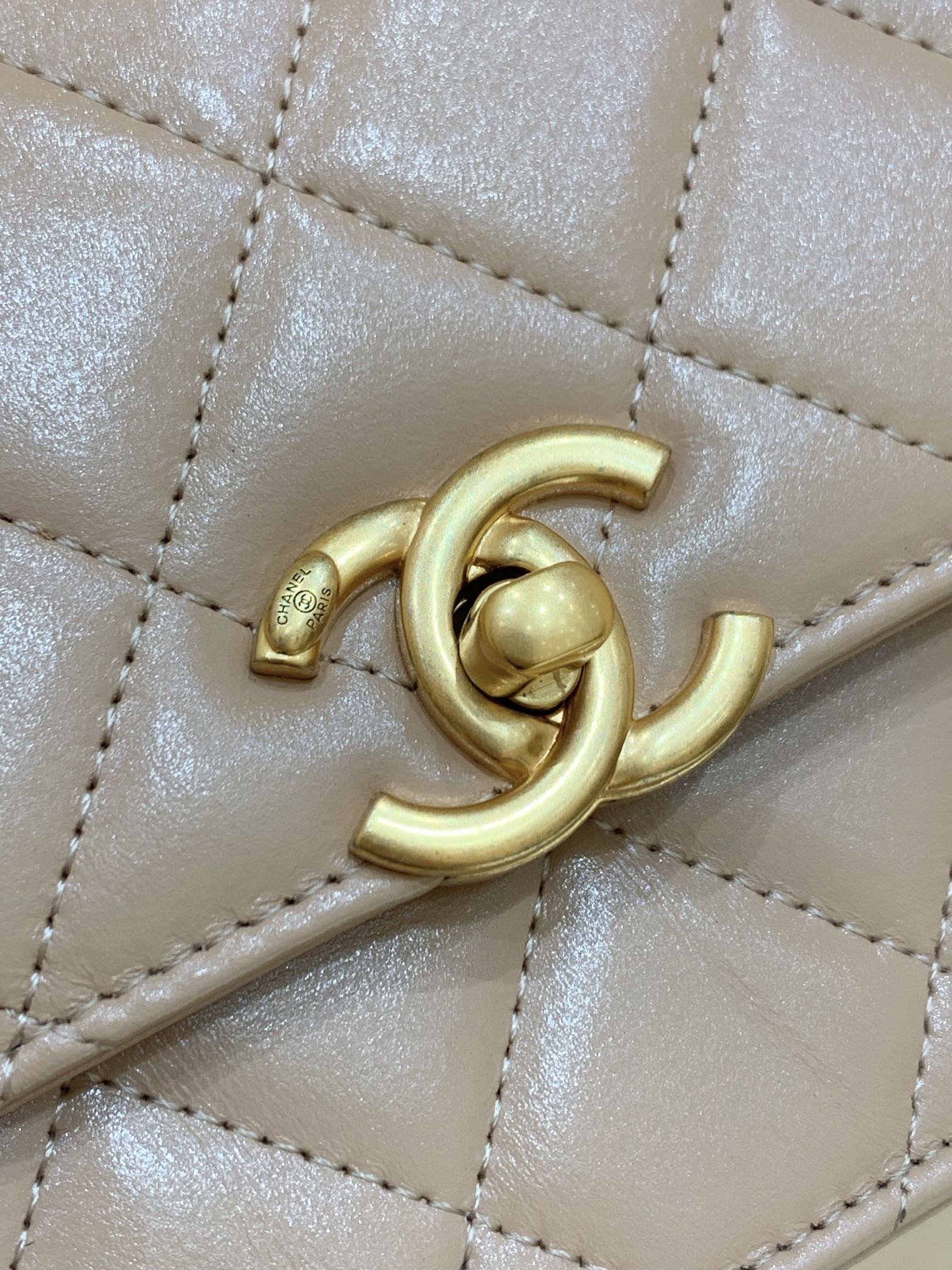 Chanel 2021 Early Fall Haute Couture Collection Double Gold Bead Chain Bag AP2615
