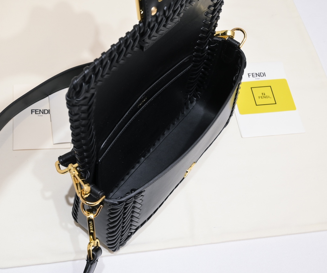FENDI Baguette Medium Handbag 7714