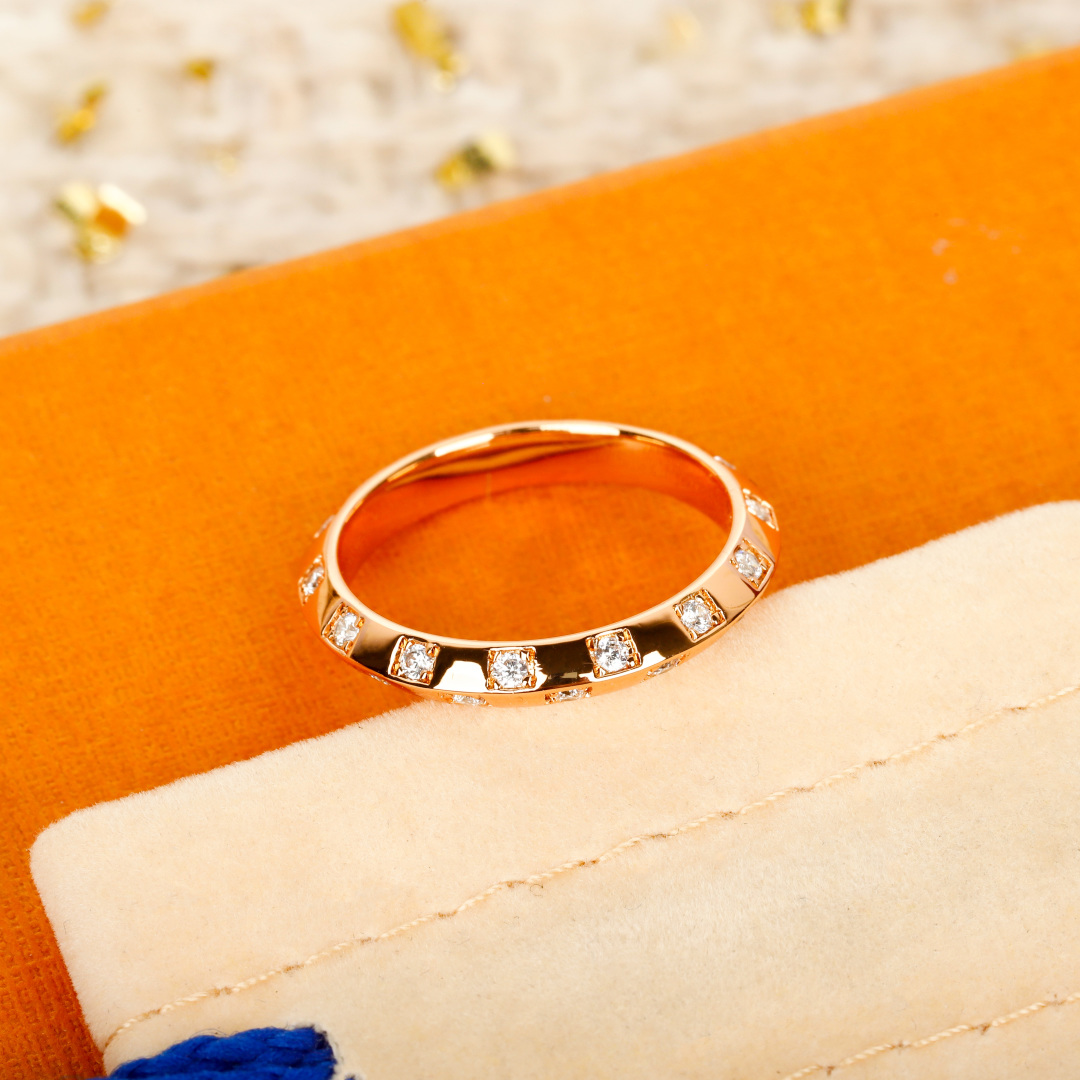 Louis Vuitton Le Der de LV Ring