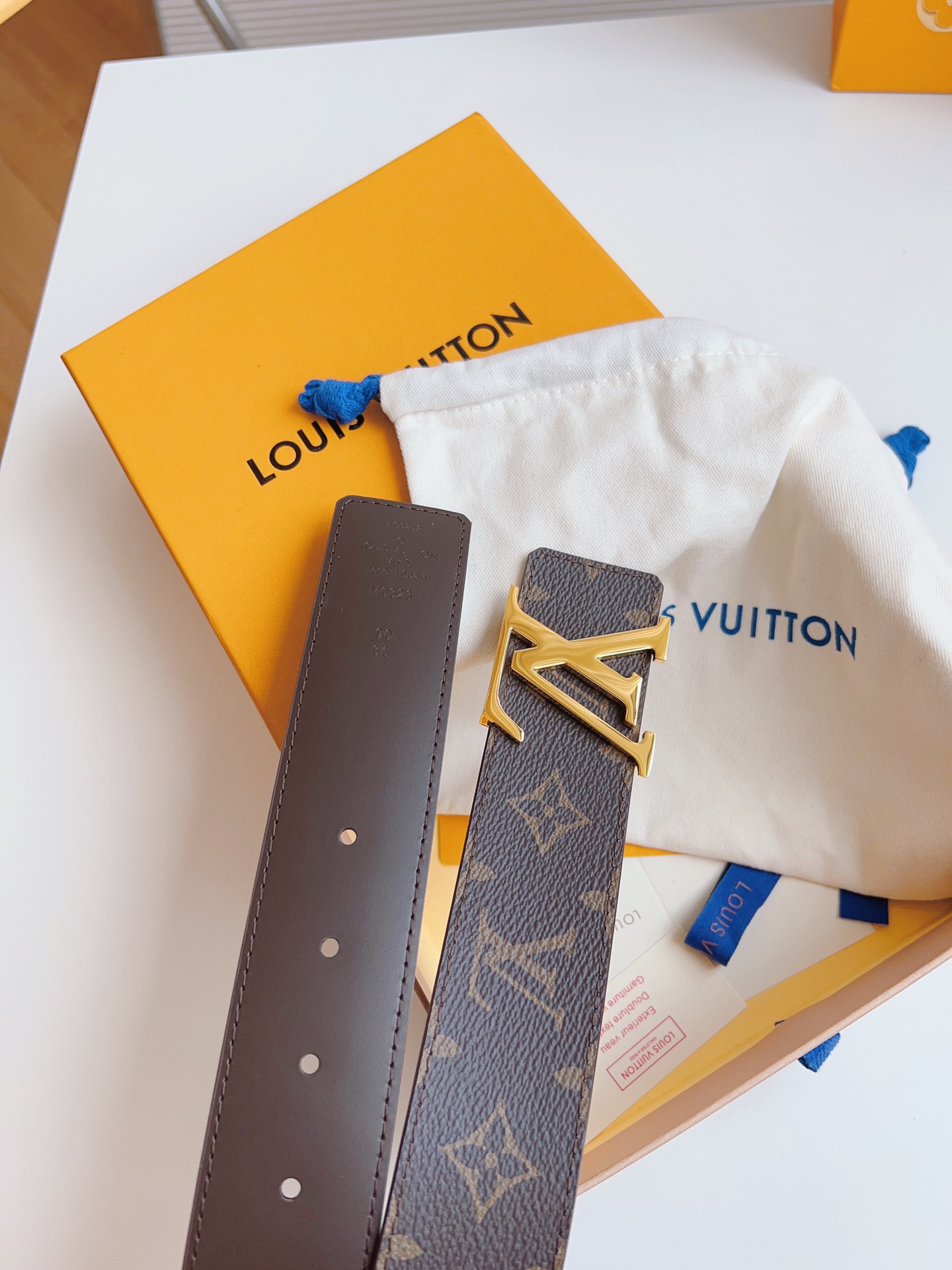 Louis Vuitton Men's Old Fashioned Cowhide Belt 4CM Width