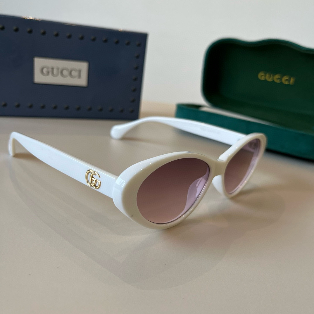 Gucci Round Frame Sunglasses