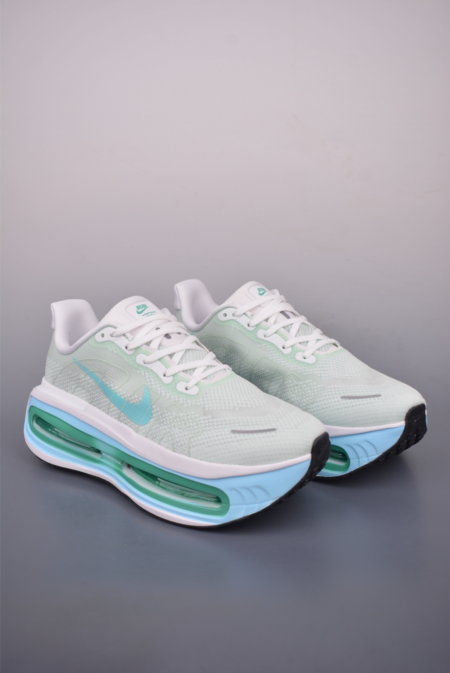 Nike Vomero premium “mint green”  FM8453-014