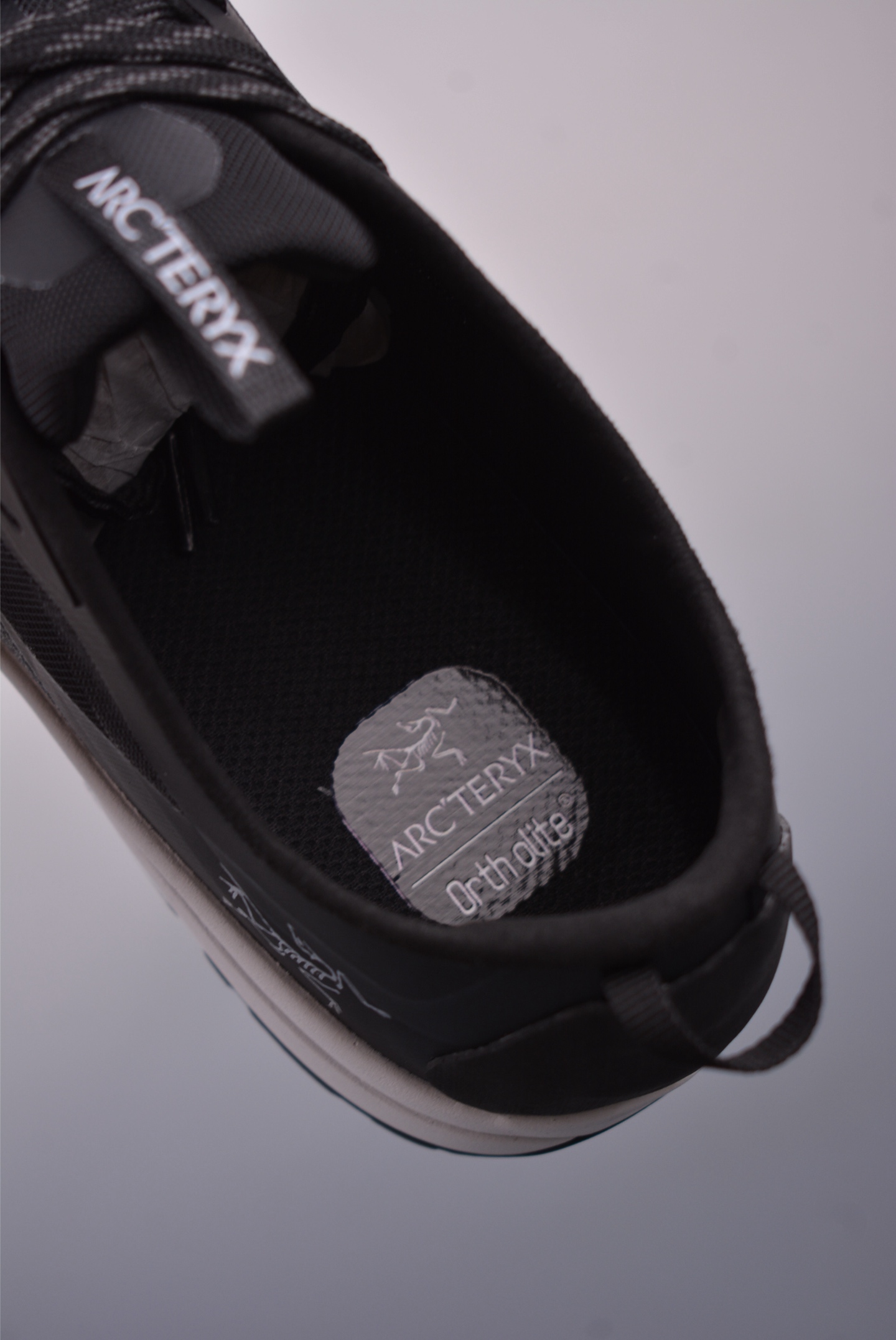 Arc'teryx Konseal LT Outdoor Sports Shoes Black and White 077218-439746
