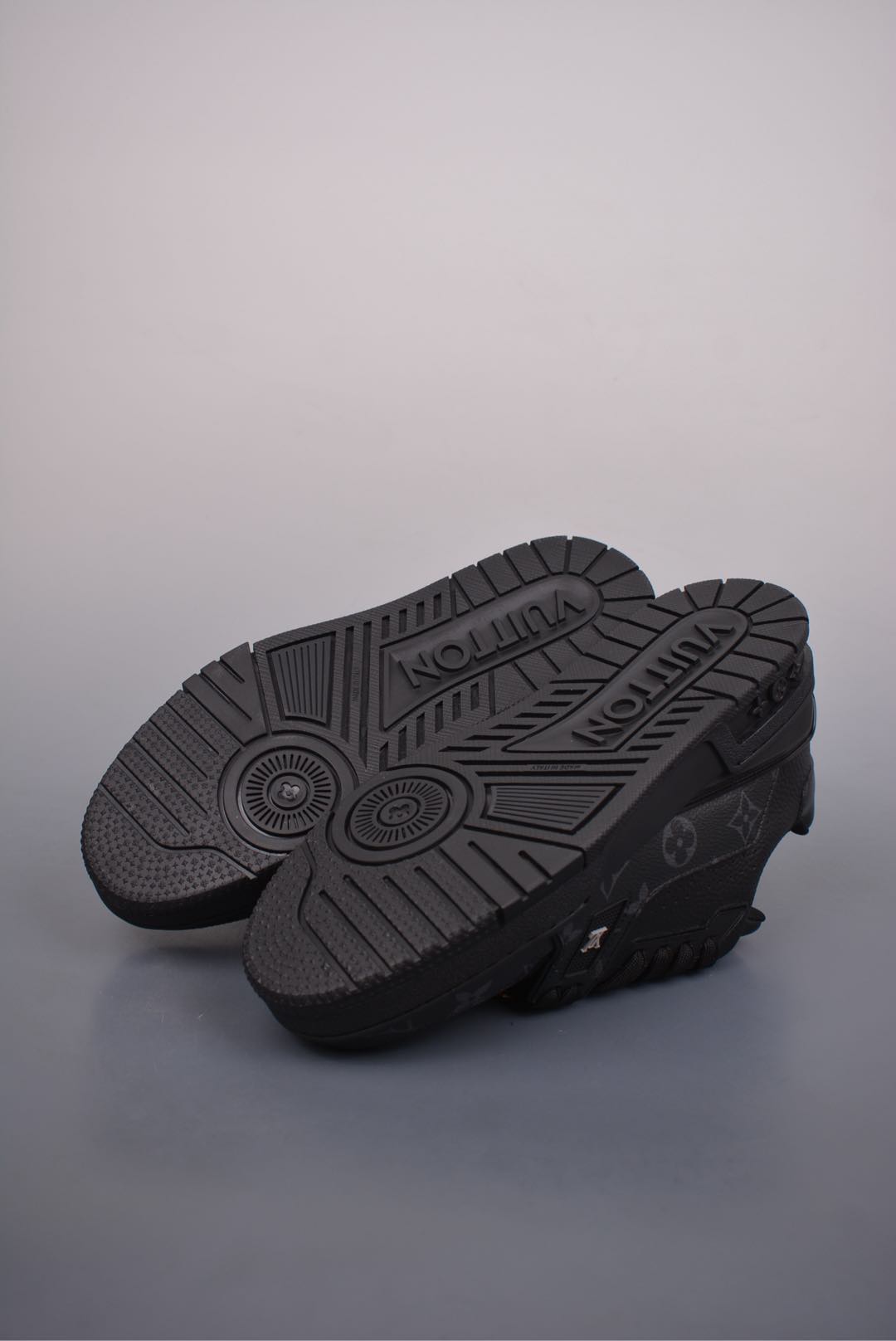Louis Vuitton Trainer Sneaker Low all black print 1A815L