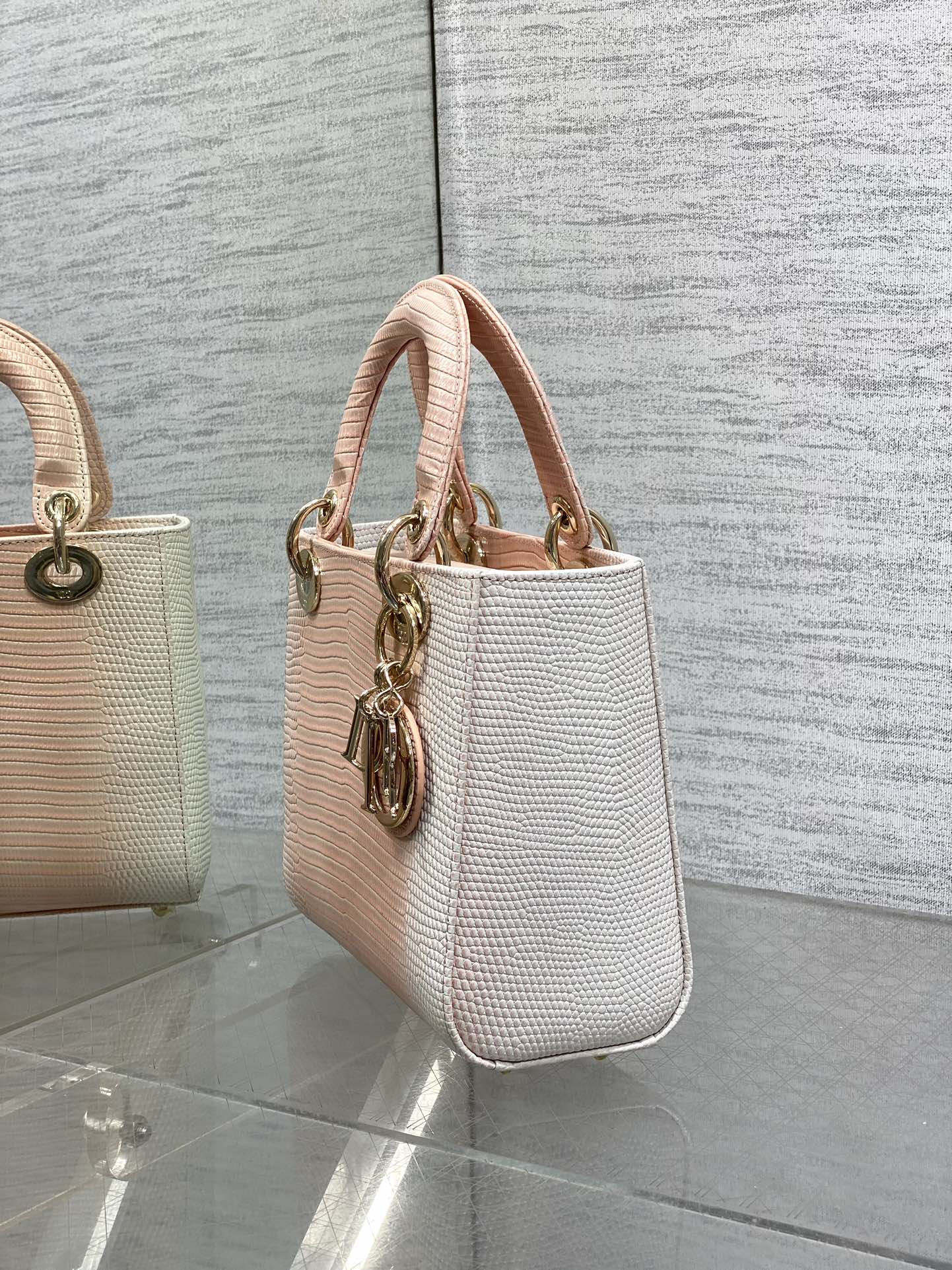 Dior Lady Dior four-grid rare lizard pattern handbag